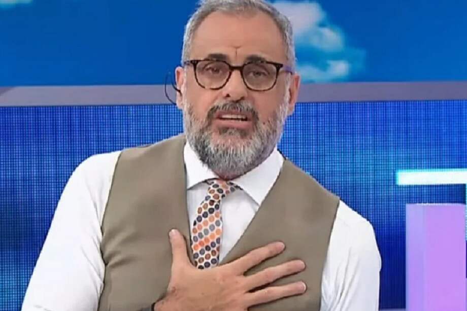 Rial comenzó a trabajar en los medios gráficos a principios de la década de 1980.