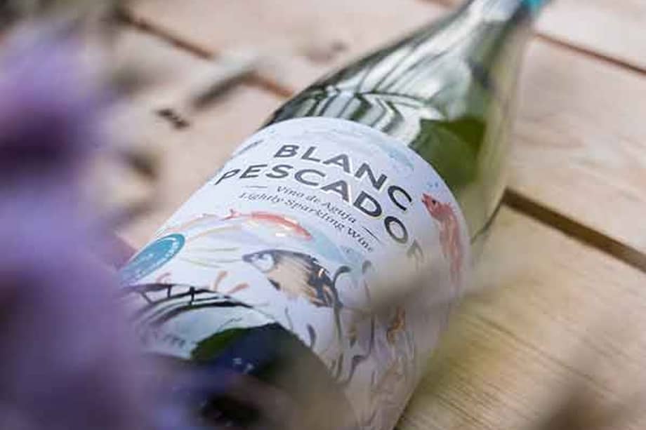 Los franceses lo llaman pétillant; los españoles, vino de aguja; los italianos, frizzante, y los portugueses, vinho verde.