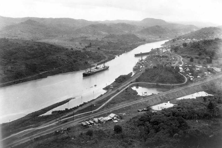 El vapor Ancón fue el primero en cruzar hace un siglo el Canal de Panamá, construido por EE.UU. entre 1904 y 1914. / AFP