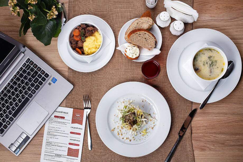 Según la Secretaría de Salud, llevar almuerzo al trabajo o a la universidad puede representar “un ahorro de hasta dos millones de pesos anuales”. / Pixabay