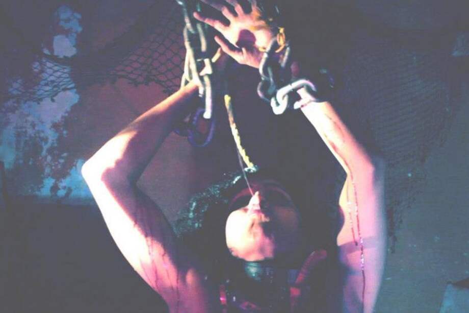 Algunas de las escenas vistas en Juegos Macabros / Cortesía Circuito Off Teatro