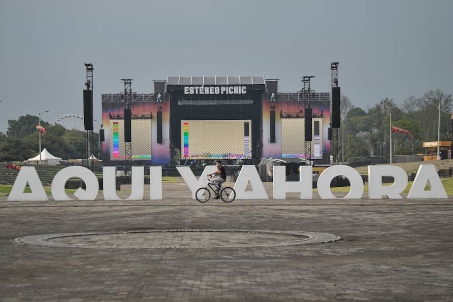 El festival cuenta con cuatro escenarios llamados como las marcas que los patrocinan: Johnnie Walker, Adidas, CeraVe y Colsubsidio.