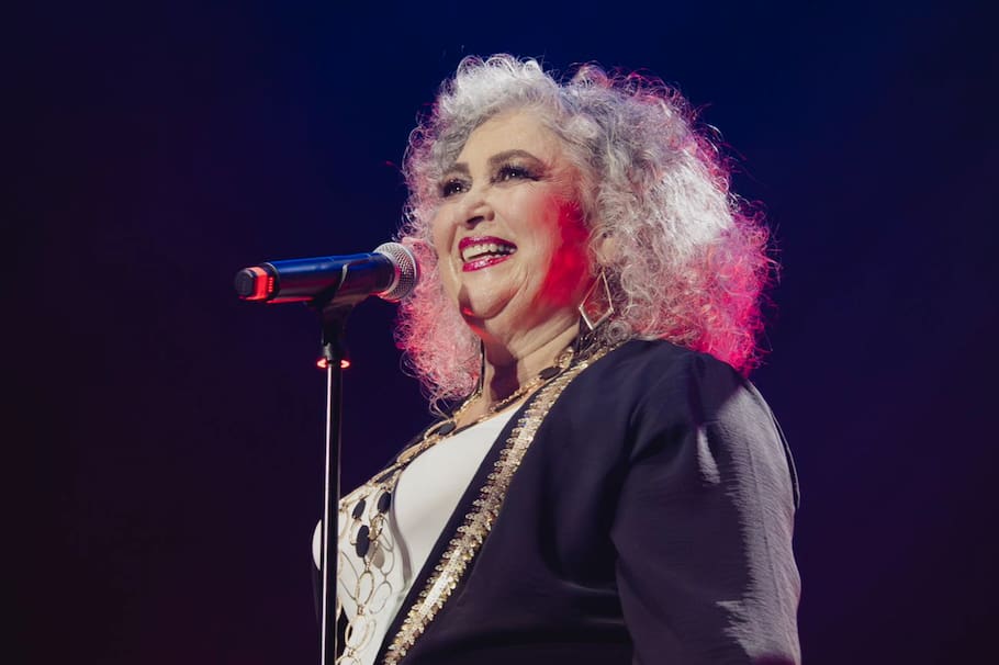 La cantante Amanda Miguel durante su presentación en la Plaza de Toros La Macarena en Medellín.