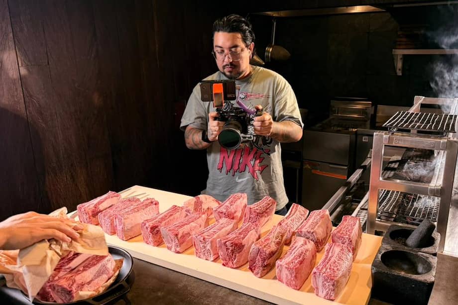 Para el fotógrafo colombiano, una buena imagen de comida no solo debe verse bien, sino que también tiene que sentirse comestible y contar algo sobre la experiencia detrás de su elaboración.