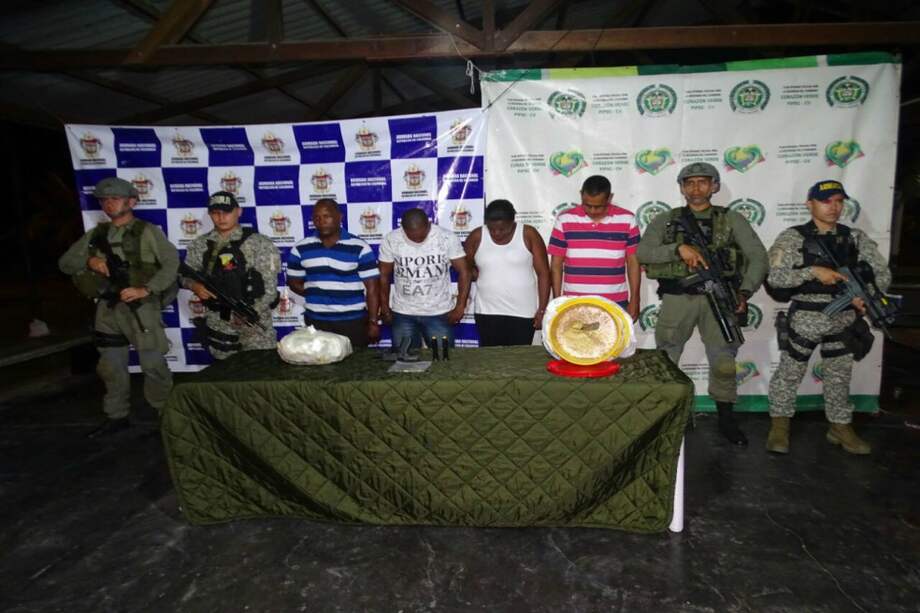 La Armada y Policía Nacional también capturaron un menor de edad, el cual fue puesto a disposición de la Policía de Infancia de Adolescencia. / Cortesía.