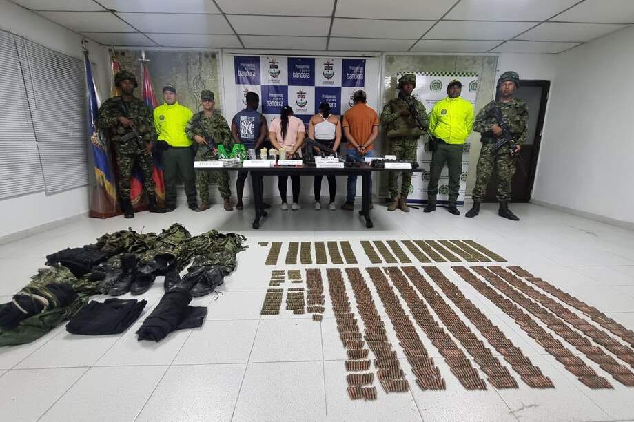 Las autoridades interceptaron la embarcación, la cual tenía material de guerra que pertenecería al Clan del Golfo.