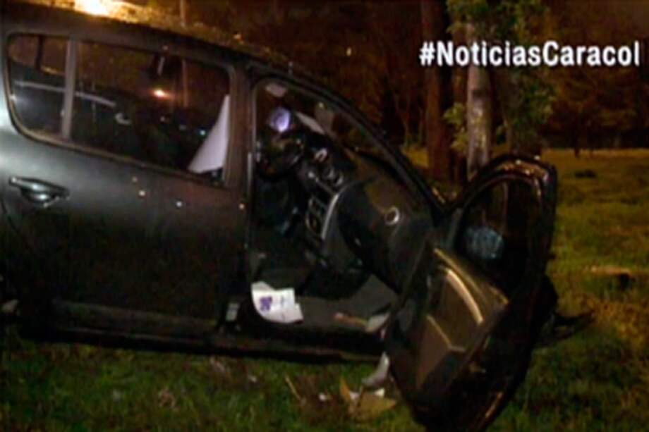 Conductor al parecer ebrio se chocó y abandonó el vehículo