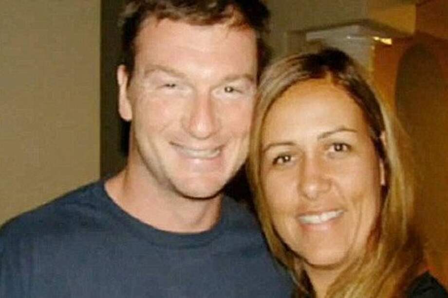 Bruce Beresford-Redman y su esposa Mónica Burgos. / Archivo