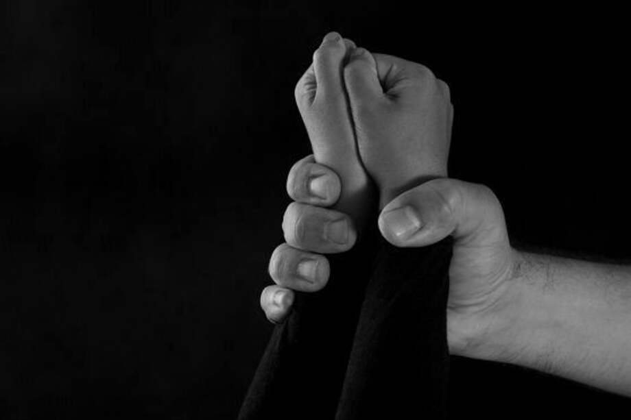 Aberrante: padre, abuelo y tío abusaban de niña de 14 años en Antioquia