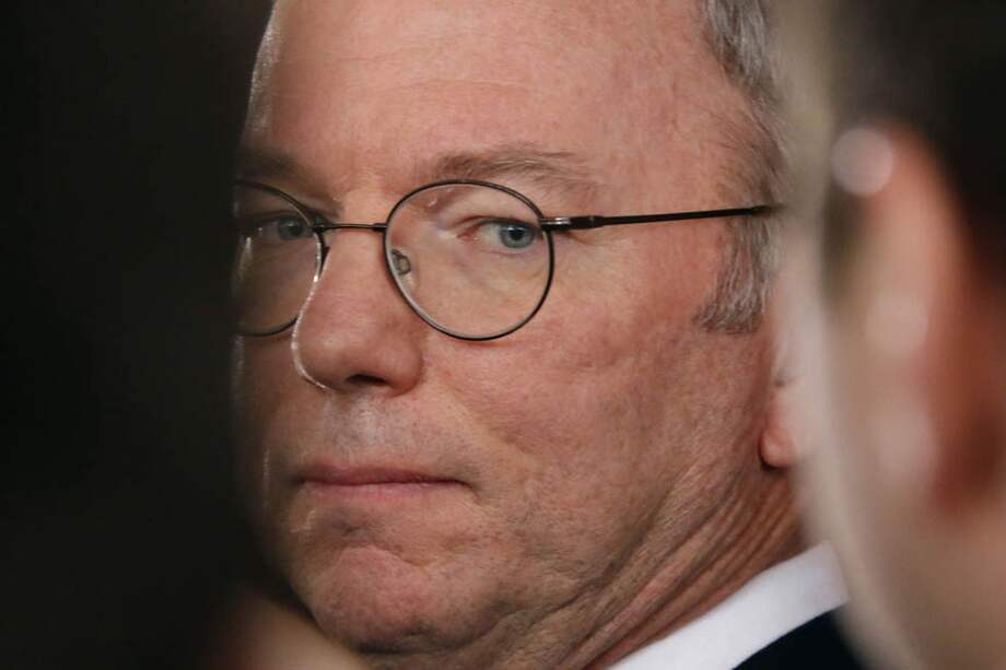 “El panorama económico en el que estamos operando no es solamente competitivo, sino que está cambiando constantemente”: Eric Schmidt, presidente de Google. / Reuters