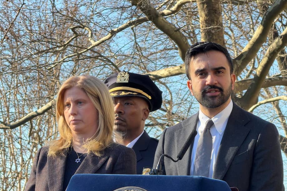 El NYPD investiga como un acto de terrorismo vinculado al Estado Islámico el intento de ataque con explosivo frente a la residencia del alcalde Mamdani.