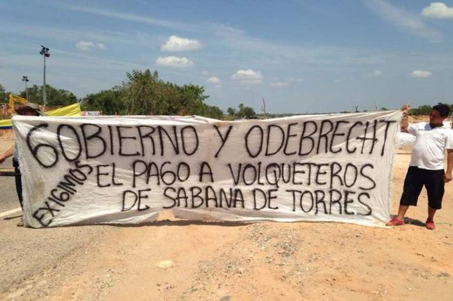 Trabajadores de la Ruta del Sol mantienen la protesta / BluRadio