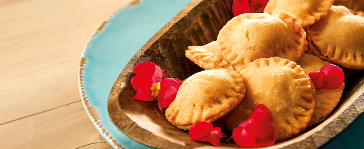 Los tradicionales pasteles de garbanzo te darán el sabor de Colombia.