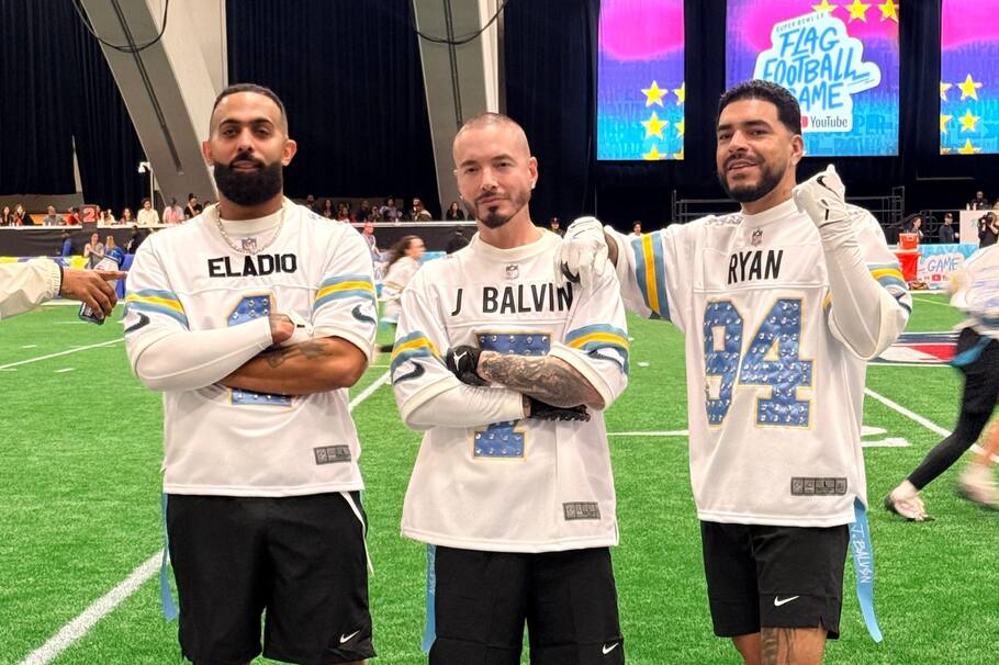 En la antesala del Super Bowl LX 2026, la NFL organizó su famoso partido de Flag Football de celebridades. El intérprete de ‘Mi gente’, asumió el papel de capitán de uno de los equipos. Detalles.