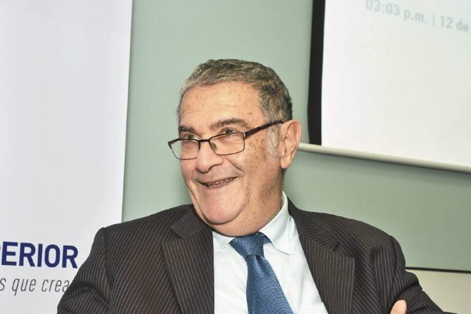 El premio nobel de Física en 2012, el francés Serge Haroche, se reunió en Medellín con colegas colombianos. / Luis Benavides