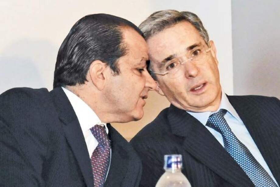 "Óscar Iván no buscó un hacker, buscó servicios de un asesor de publicidad": Uribe