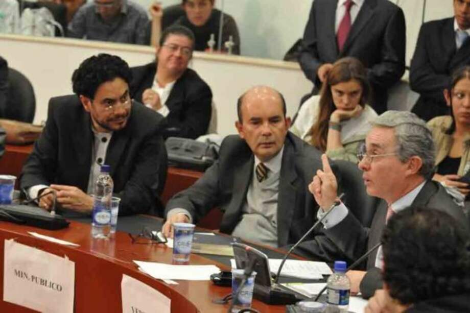 Se hundió en Senado propuesta de debate contra Uribe por parapolítica