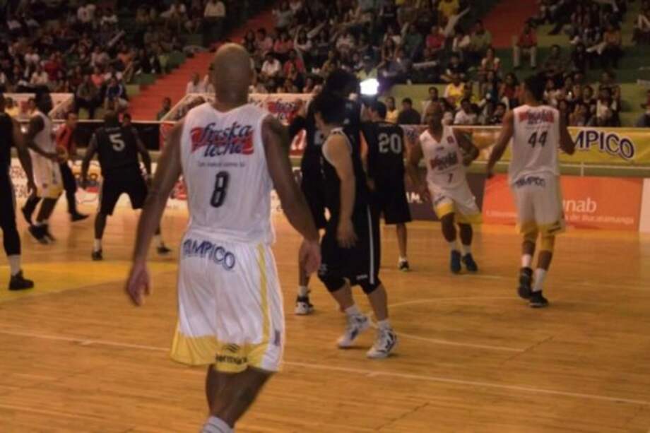 Búkaros venció a Guerreros, 85 por 82 en el cuarto juego de la final.