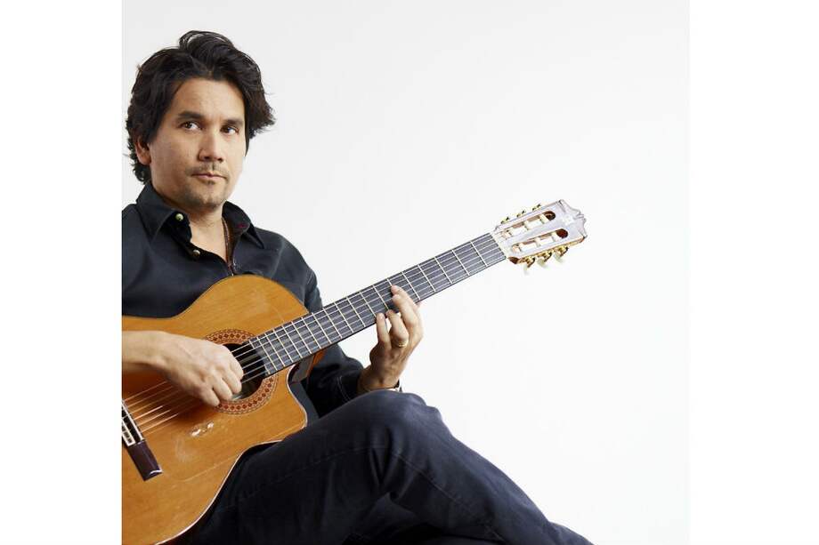 La guitarra es el instrumento que siempre acompaña a Jorge Villamizar en el proceso de composición./ Archivo particular