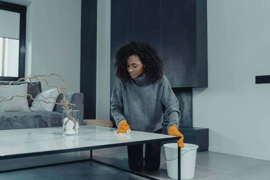 ¿Sientes que tu casa huele a viejo? Acá te dejamos un truco con el que puedes eliminar ese olor y dejar tu hogar con un aroma increíble.