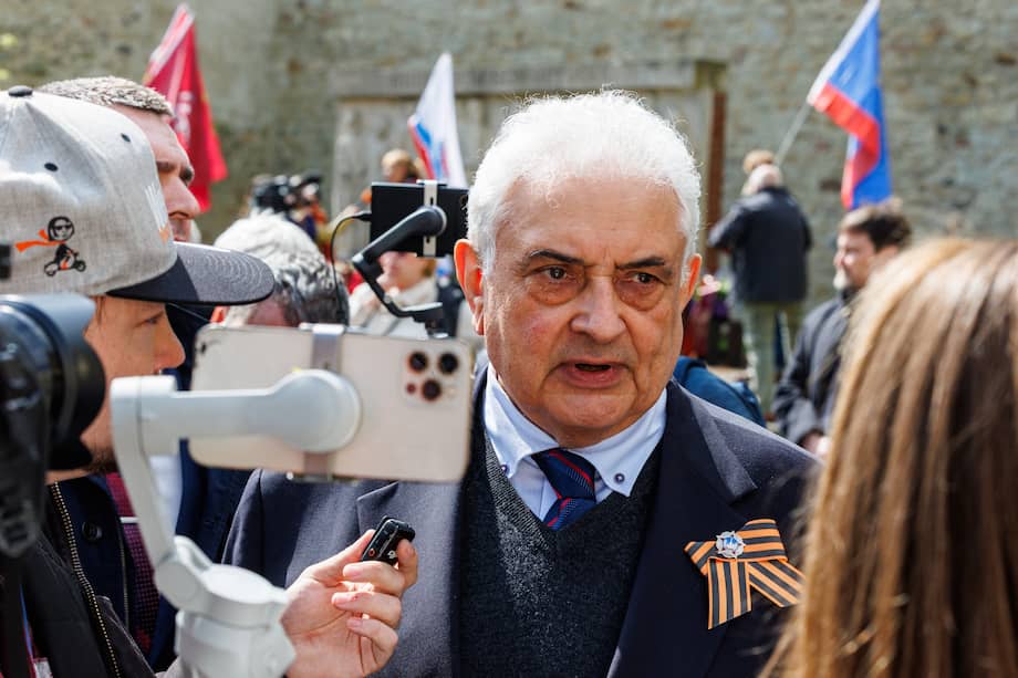 El embajador ruso en Alemania, Sergey Nechayev, dio una entrevista después del acto que conmemoró el 80.º aniversario del encuentro entre tropas estadounidenses y soviéticas en abril del 2025.