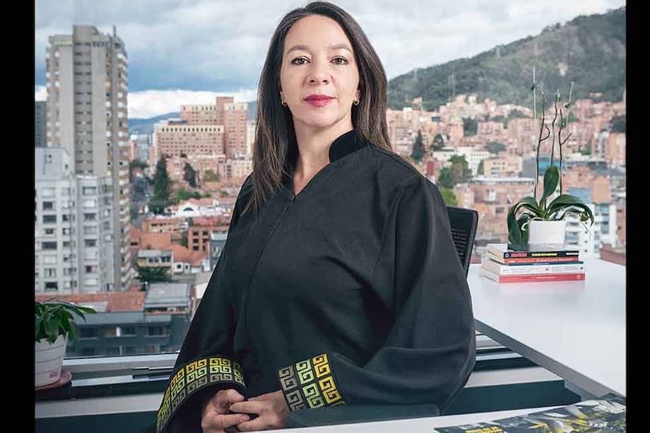 Catalina Díaz dice: “Otros de mis colegas… han sido más laxos frente al hecho de que una persona convocada (a rendir versión ante la JEP), no haya sido, siquiera, mencionada en informes o en declaraciones de reconocimiento”.