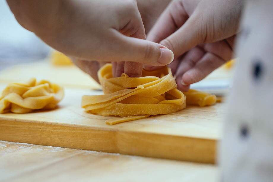 Así puedes preparar Fettuccine Alfredo en casa