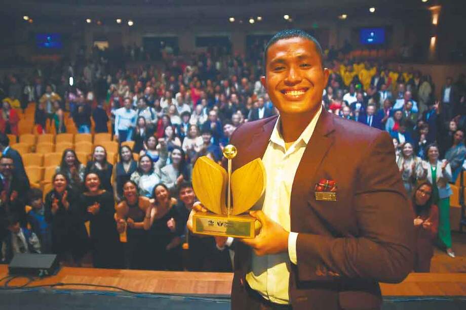 Jhon Soledad, ganador de la categoría de Ciencia, tecnología e innovación.