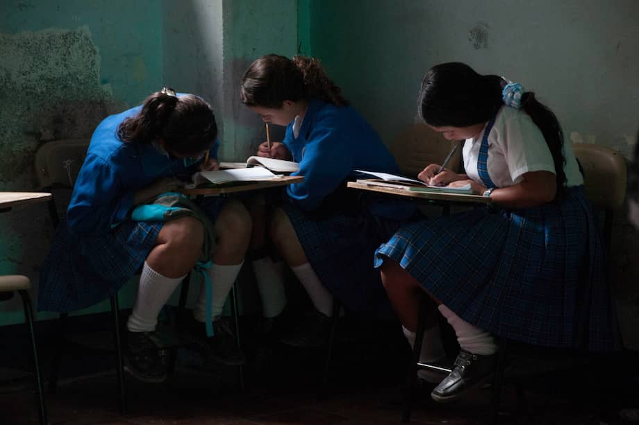 Las mujeres y niñas han sido víctimas de violencias como los embarazos y las maternidades forzadas.