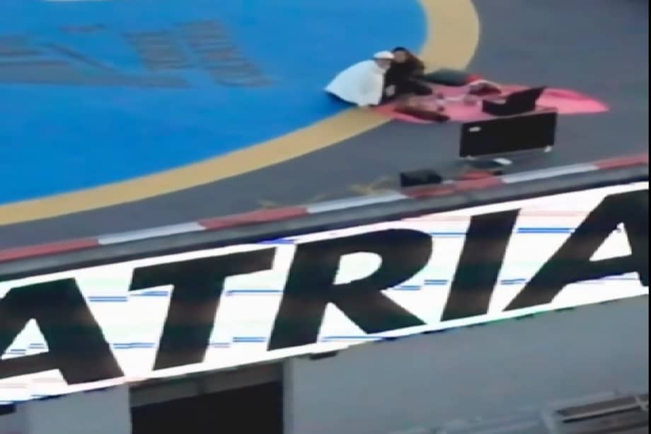 Picnic en la torre Colpatria con el que un joven sorprendió a su supuesta pareja.