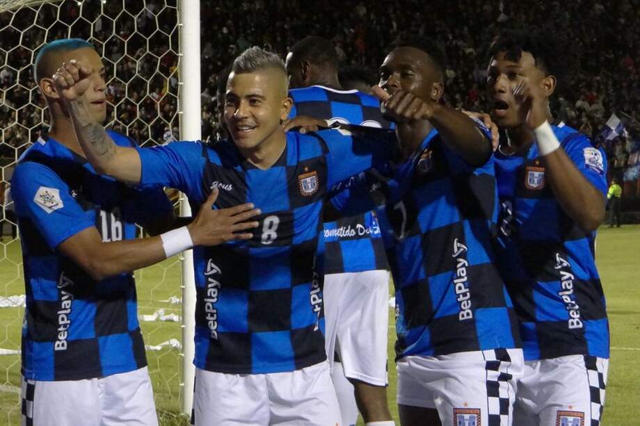 Chicó celebrando uno de los goles que lo puso de vuelta en la Primera División.