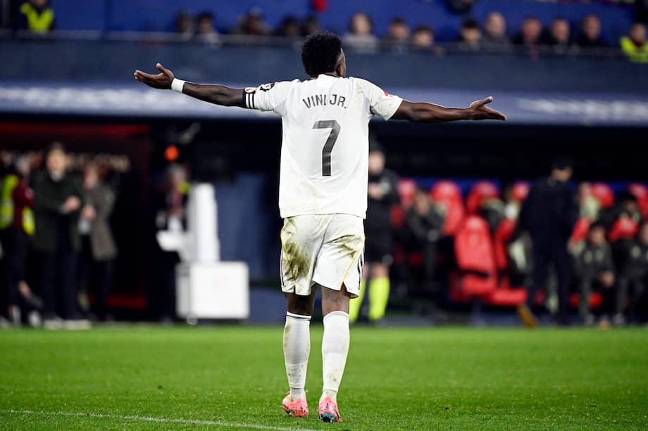 Vinícius Jr. se queja en medio del partido entre Real Madrid y Osasuna.