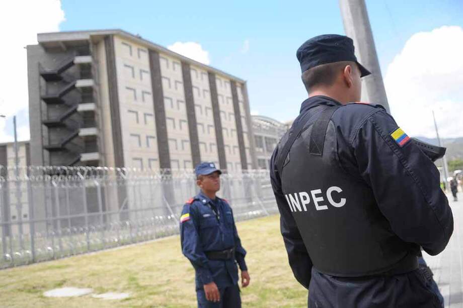 Juan Guillermo Monsalve aceptó que había introducido a su sitio de reclusión un computador, una impresora y un celular, todos ellos objetos prohibidos al interior de los penales del país. / Archivo El Espectador