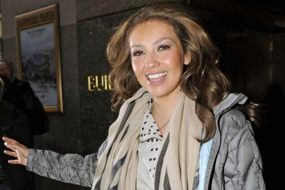 Thalía no será multada por posar desnuda con la bandera mexicana