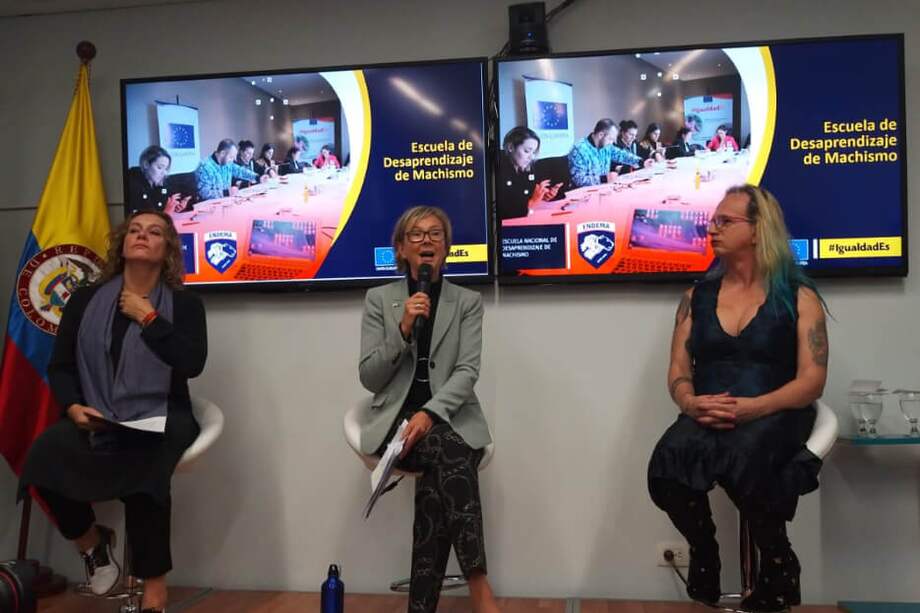 La embajadora de la Unión Europea en Colombia, Patricia Llombart; la rectora de la Universidad EAN, Brigitte Baptiste; y la artista Alejandra Borrero lanzaron este jueves la campaña. / Archivo Particular