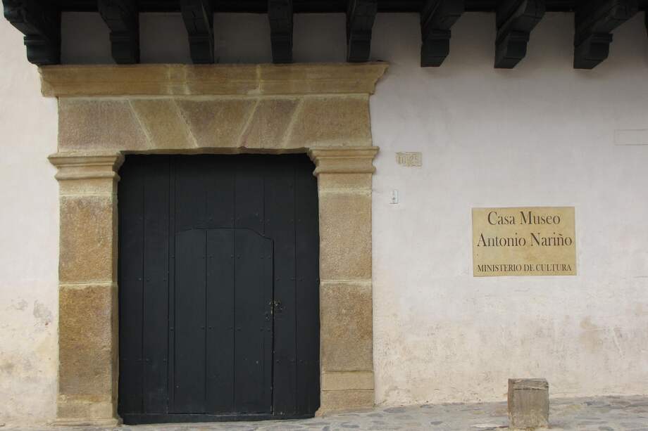 Científicos advierten la mala idea de mezclar Historia con astrología.