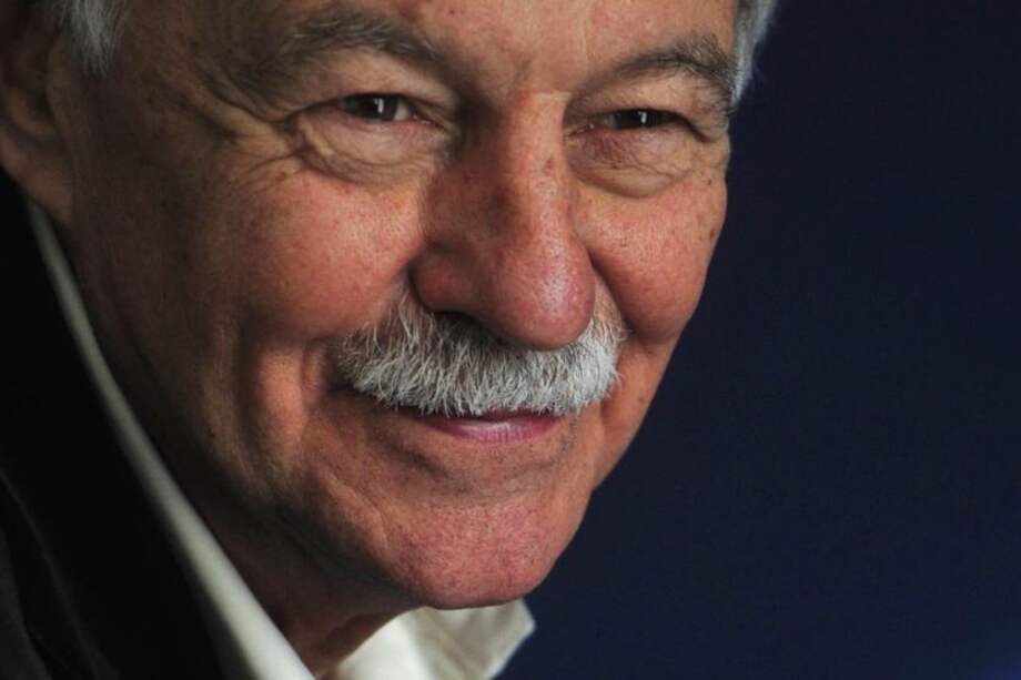 Eduardo Mendoza, inmerso en una polémica con algunos historiadores españoles por haber puesto a hablar a Francisco Franco en Riña de gatos, su más reciente libro. / Cortesía