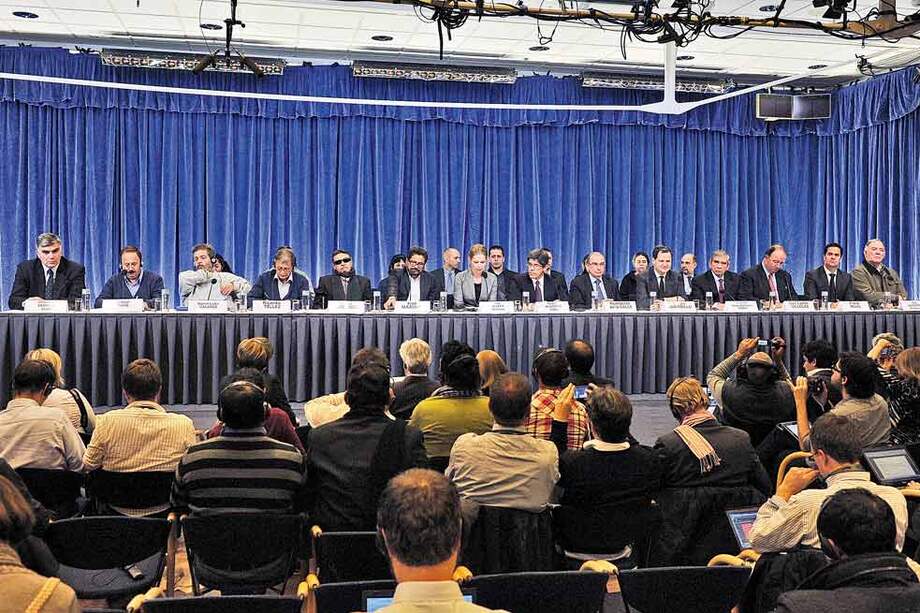 Humberto de la Calle e ‘Iván Márquez’ han liderado las delegaciones de paz de Estado y Farc. / Archivo - El Espectador