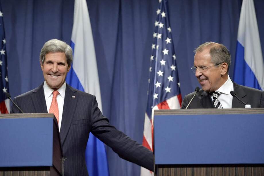 El secretario de Estado norteamericano y el ministro de Relaciones Exteriores de Rusia al anunciar este fin de semana el acuerdo. / EFE