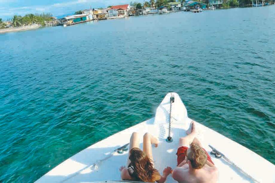 La isla Utila, considerada una de las mejores para el buceo, tiene 49,3 kilómetros cuadrados de superficie. / María Camila Peña