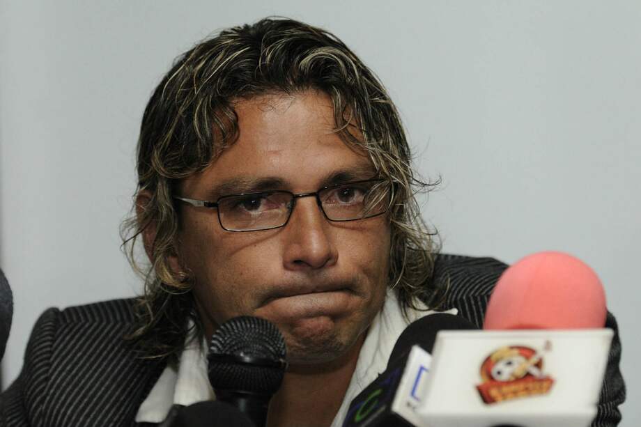 Muy arrepentido lució ayer Gerardo Bedoya, en la rueda de prensa en la que pidió disculpas por la agresión a Ramírez. / Gabriel Aponte - El Espectador