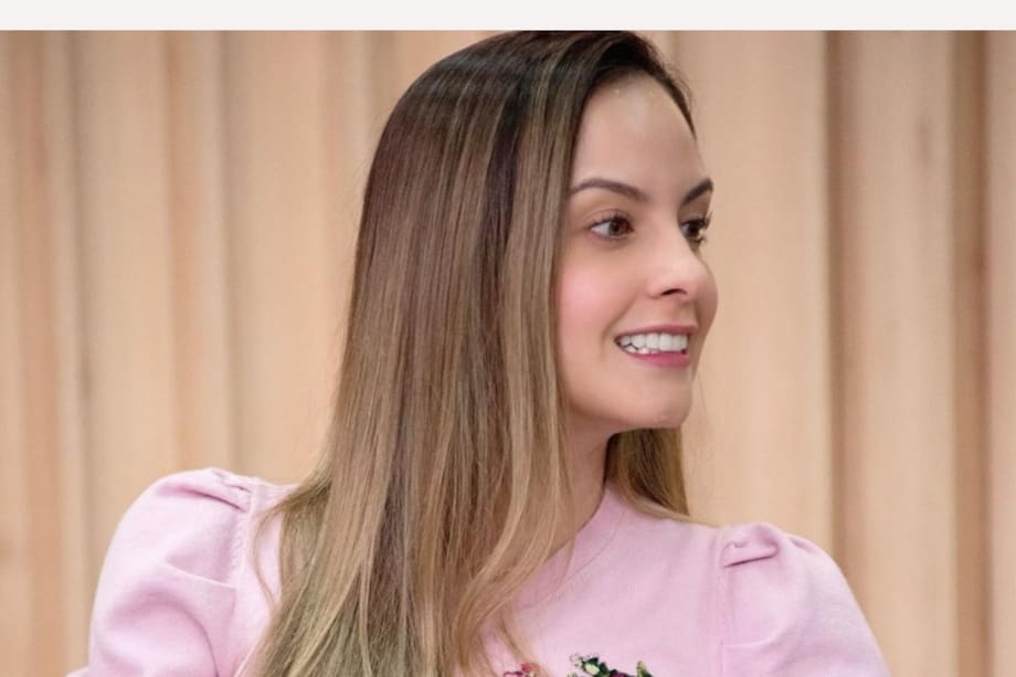 Actualmente, Laura Acuña es una de las presentadoras de Caracol Televisión.