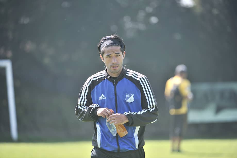 Fabián Vargas fue campeón con la selección de Colombia de la Copa América 2001. Jugó en América de Cali, Boca Juniors, Internacional de Portoalegre, Almeria, Millonarios, entre otros.