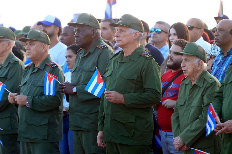 Miguel Díaz-Canel asistió en La Habana a un acto oficialista de respaldo a Raúl Castro, tras la acusación de EE.UU. por el derribo de dos avionetas en 1996 y su calificación como “prófugo de la justicia”.