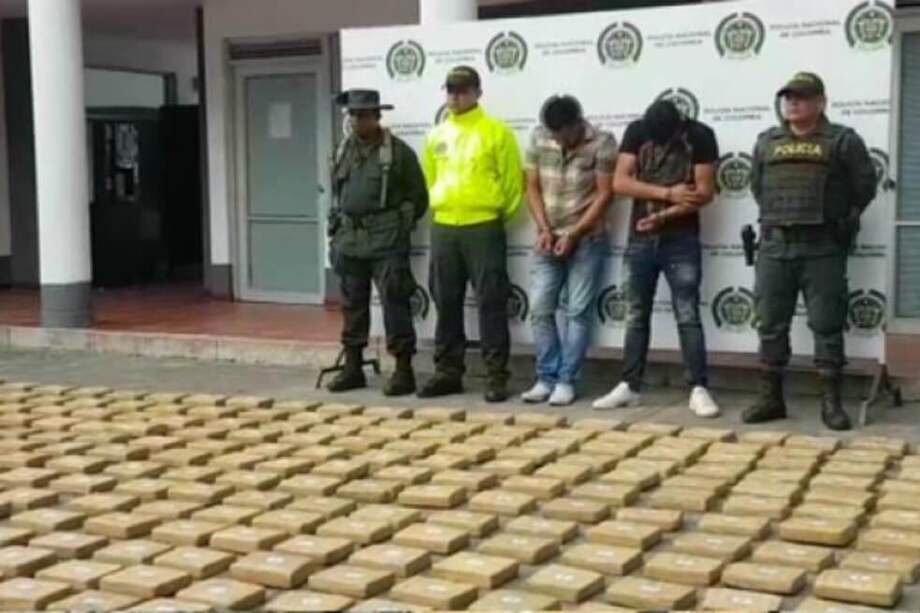 En ambos casos, las personas que transportaban los cargamentos de marihuana fueron capturados por las autoridades. / Policía Nacional
