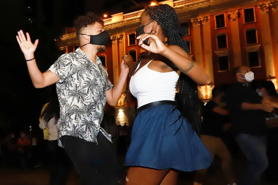 Además se definió que a partir del 28 de diciembre los mayores de 12 años deberán presentar el esquema completo de vacunación para entrar a eventos masivos.