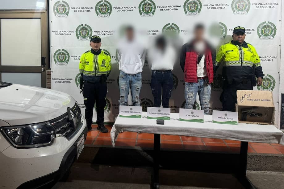 La víctima señaló que, tras dejar a los tres pasajeros en el punto convenido, lo encañonaron y lo obligaron a entregar las llaves del vehículo.