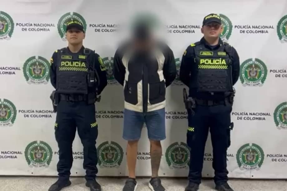 Se le vincula con un homicidio cometido en un billar de la localidad y con un caso de sicariato perpetrado en el municipio de Baranoa, en el departamento del Atlántico, que derivó en la muerte de una niña de 12 años.