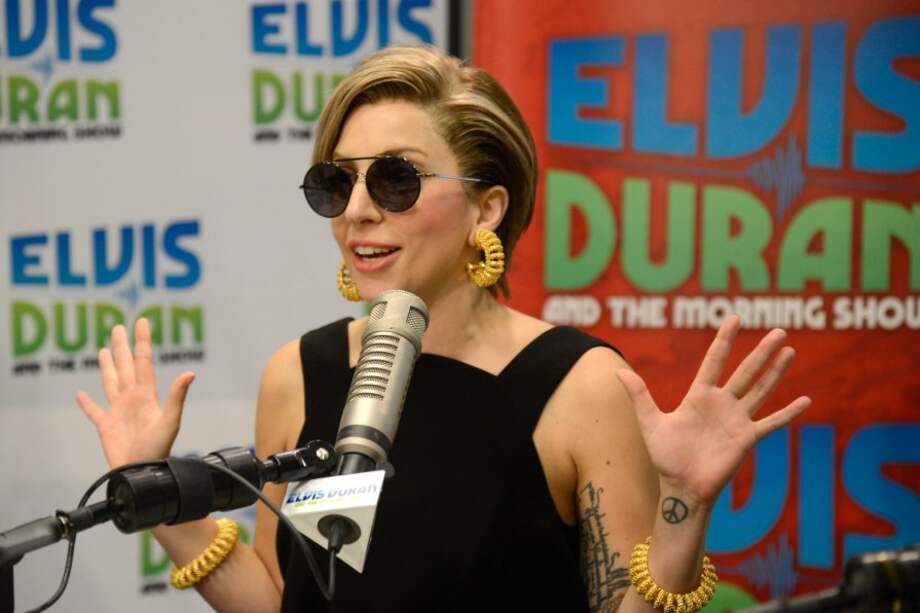 Lady Gaga durante la promoción de "Applause".