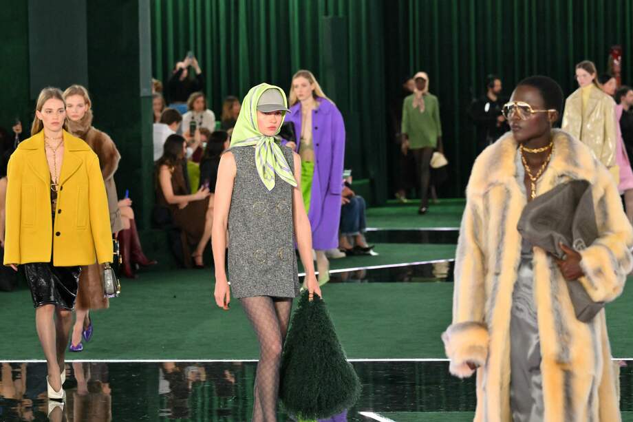 Modelos caminan por la pasarela durante el desfile de la colección de Gucci como parte de la Milan Fashion Week Otoño/Invierno 2025/2026. / Andreas Solaro / AFP